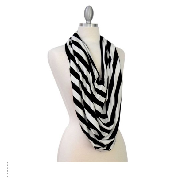 New Striped Multi-use Nursing Cover - Picture 4 of 6